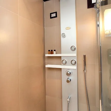 Affittacamere Les Fleurs Luxury House